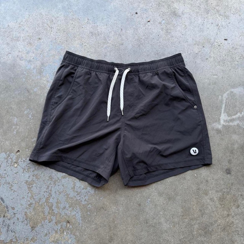 Men's Vuori kore shorts 5" size M